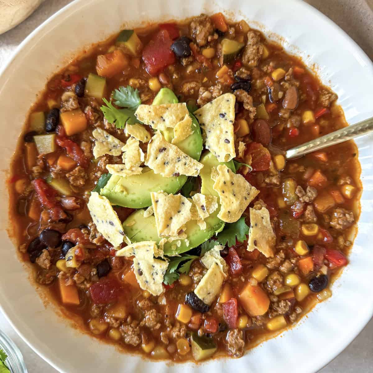 turkey-vegetable-chili-in-bowl-1200.