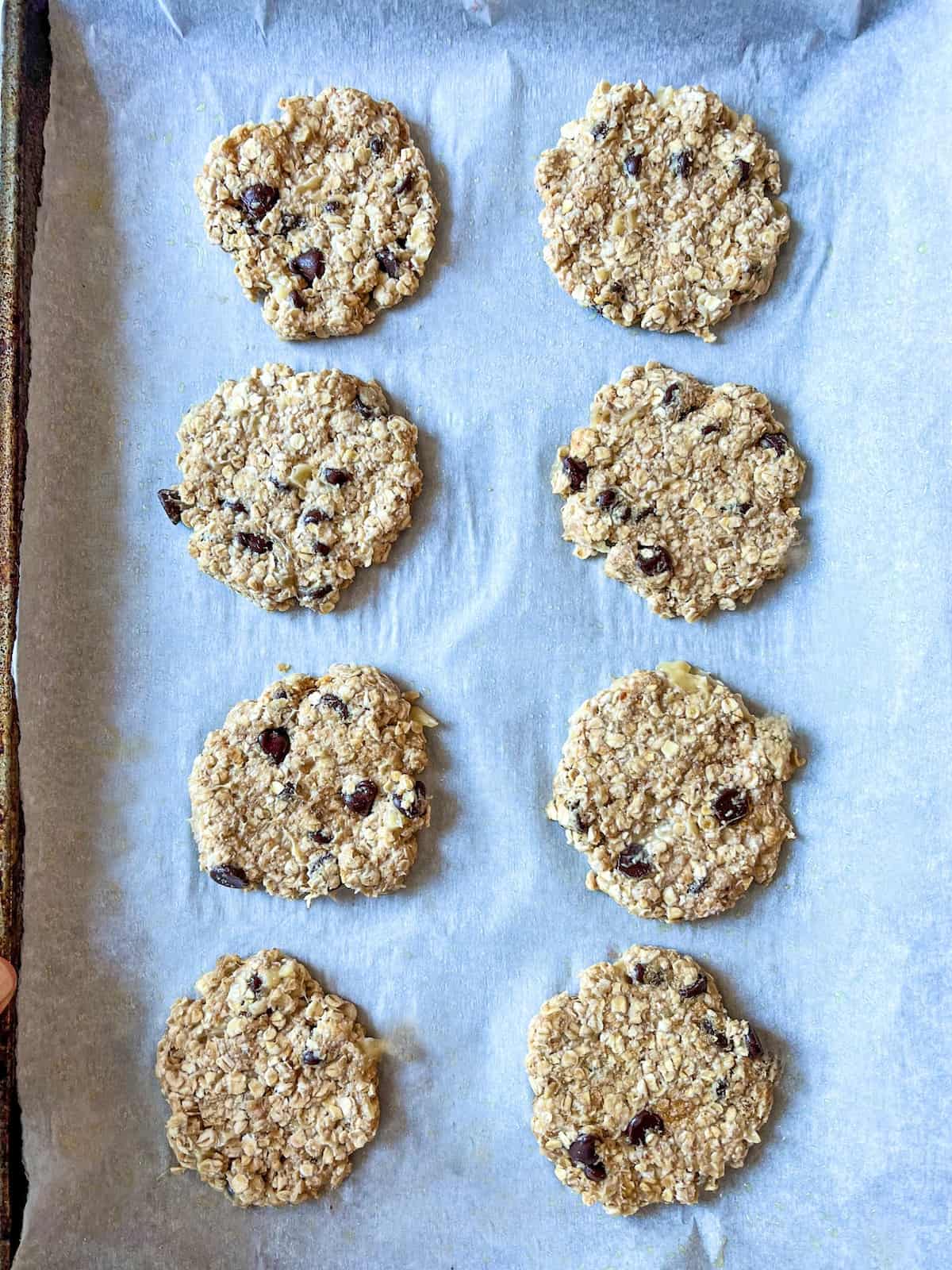 step 3 of 4 ingredient banana and oatmeal cookies, shape cookie into balls and place them on a prepared baking sheet