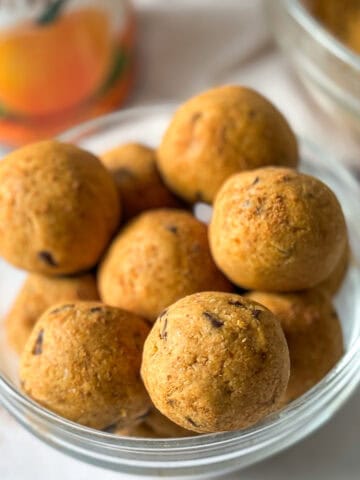 Pumpkin protein balls in a glass bowl.