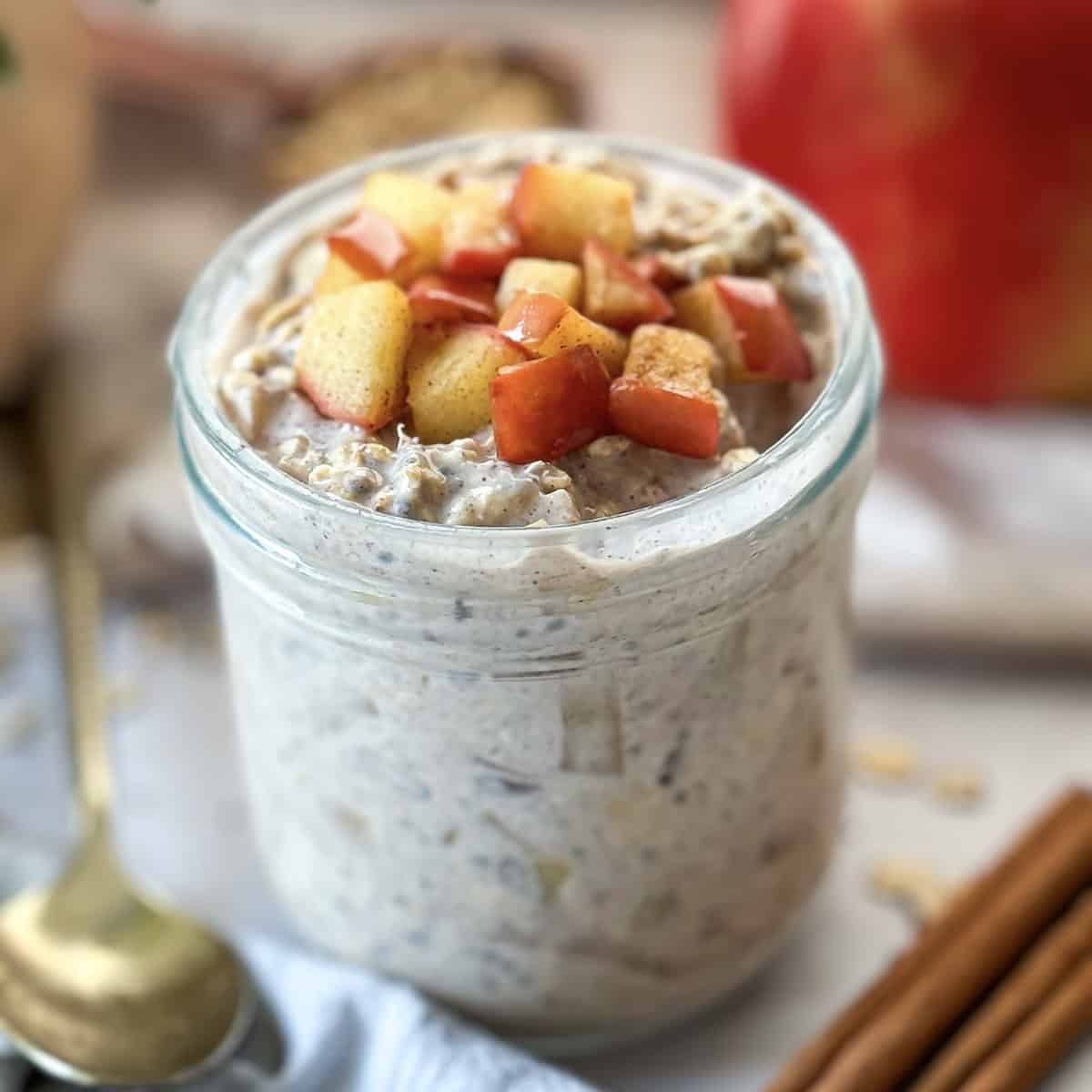 apple-cinnamon-overrnight-oats-in-a-mason-jar-1200.