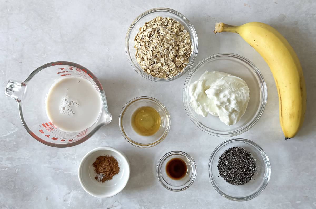 banana cinnamon overnight oats ingredients on a table.