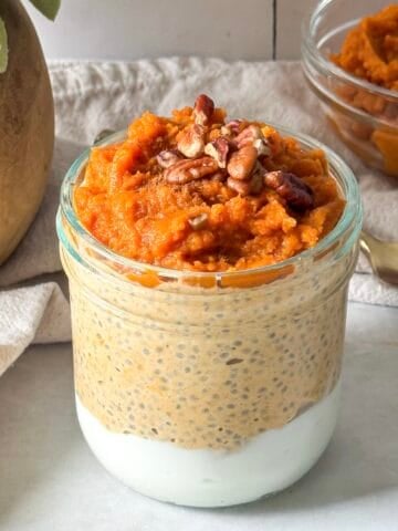 side view of pumpkin chia pudding in a mason jar.