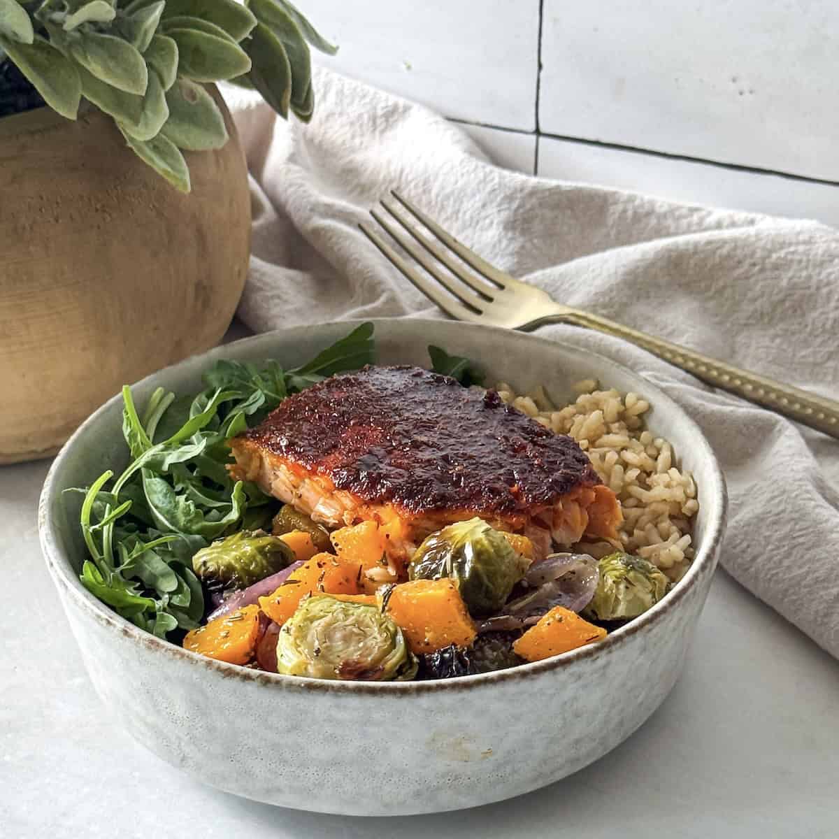 salmon rice bowl side view 3