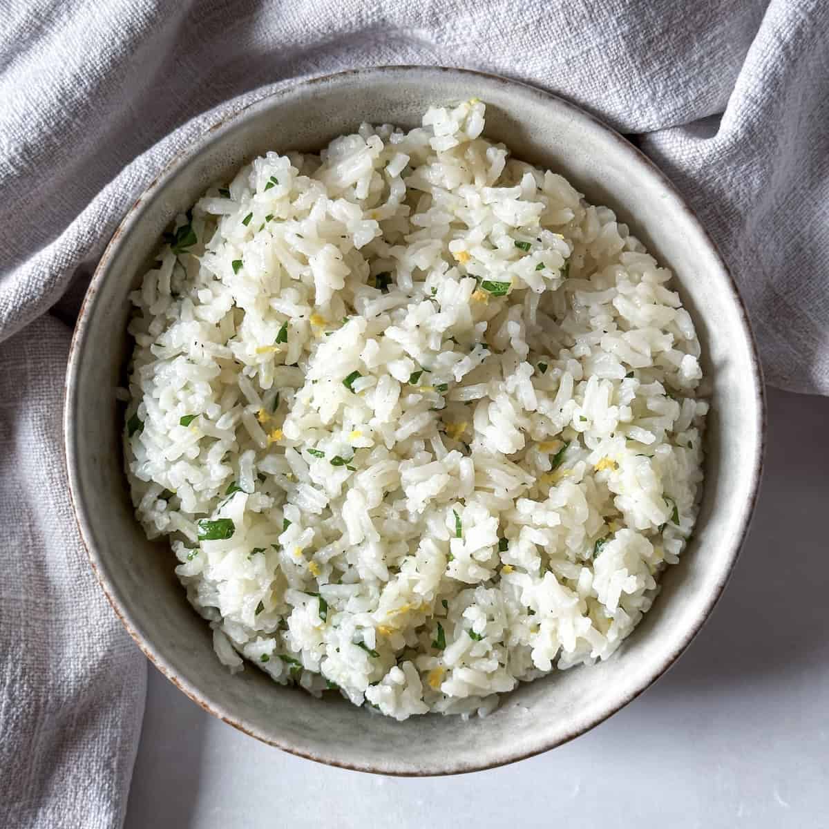 lemon garlic rice overhead view.